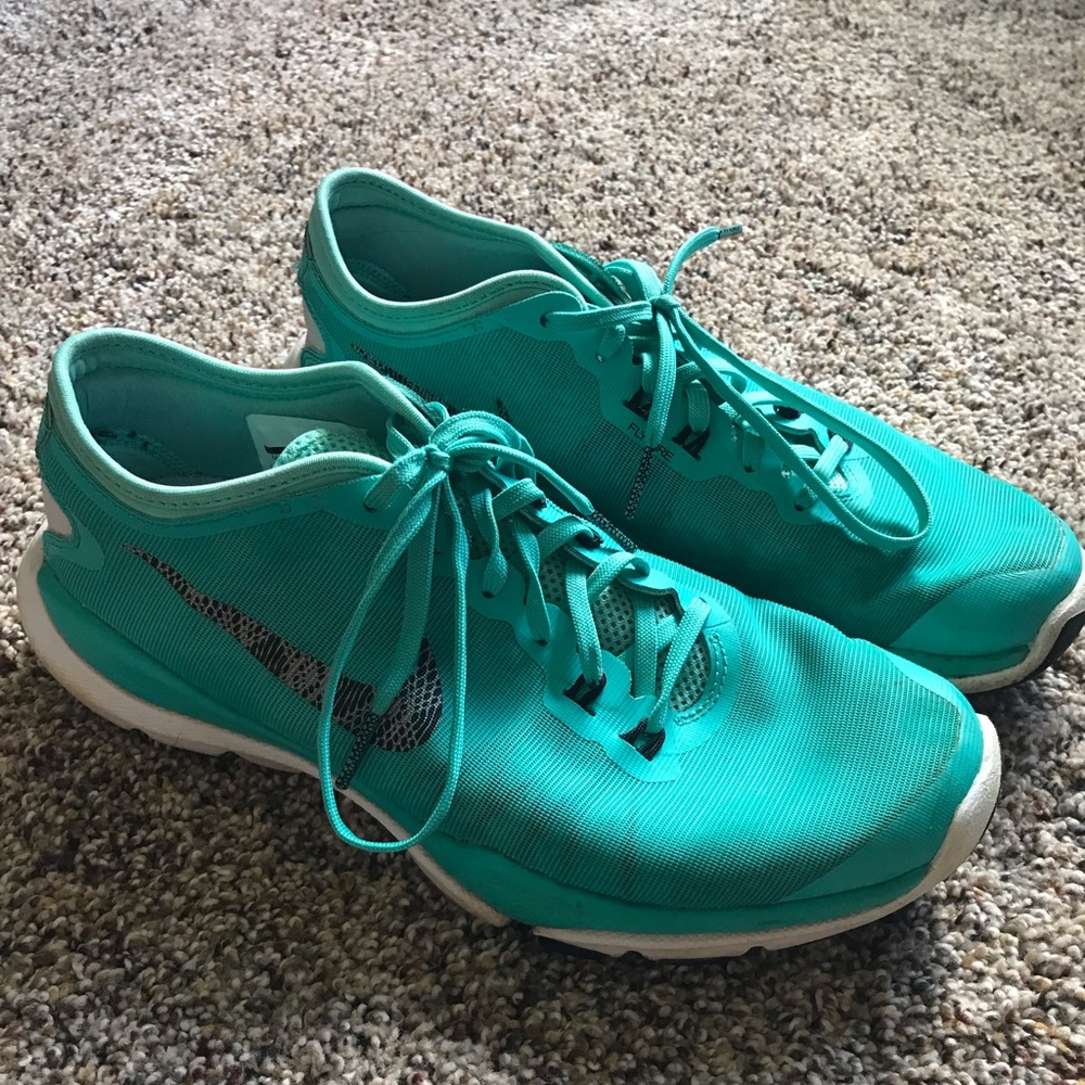 Nike tennis shoes